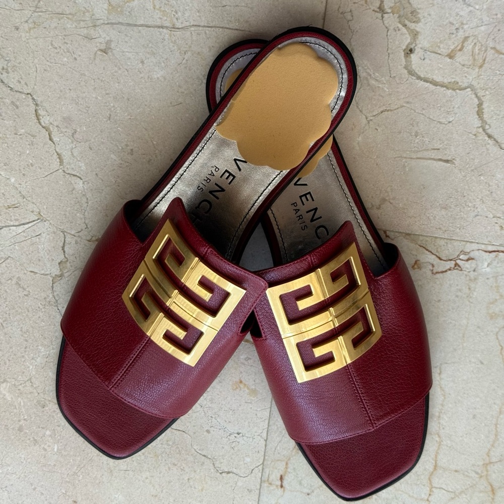 Givenchy Elegant Red Slide Sandals - Picture 3 of 4